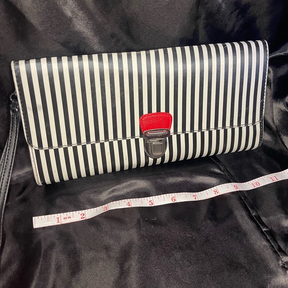 Cute black & white clutch with blue lining - Picture 5 of 5